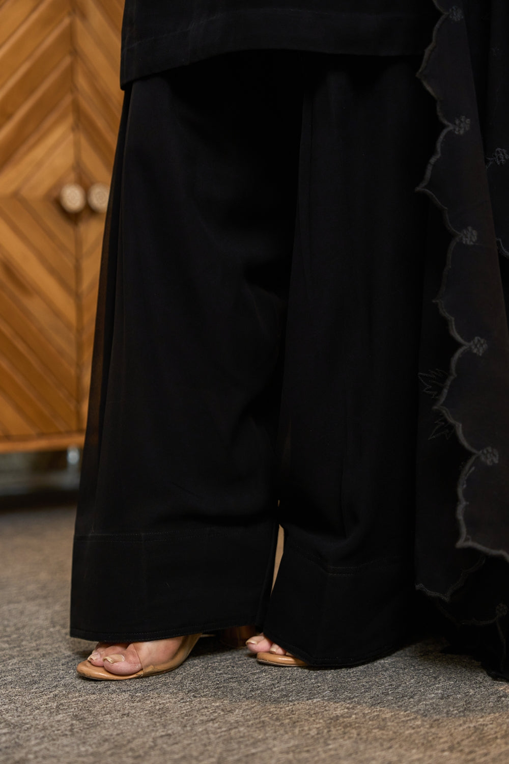Indianvirasat Noir Nazaakat Kurta Set featuring a traditional embroidered kurta with matching bottom and dupatta, elegant ethnic attire.